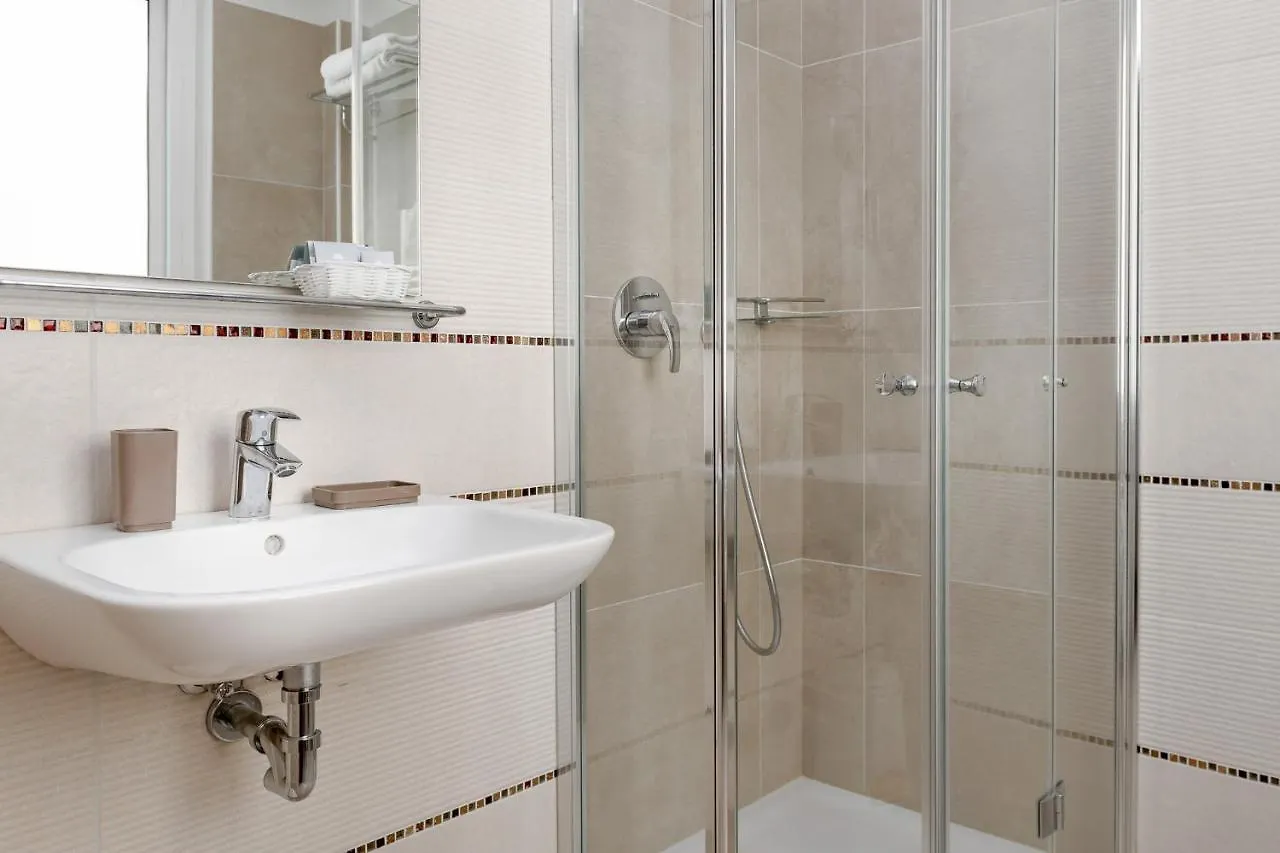 Hotel Rondinella E Viola Rimini 3*,