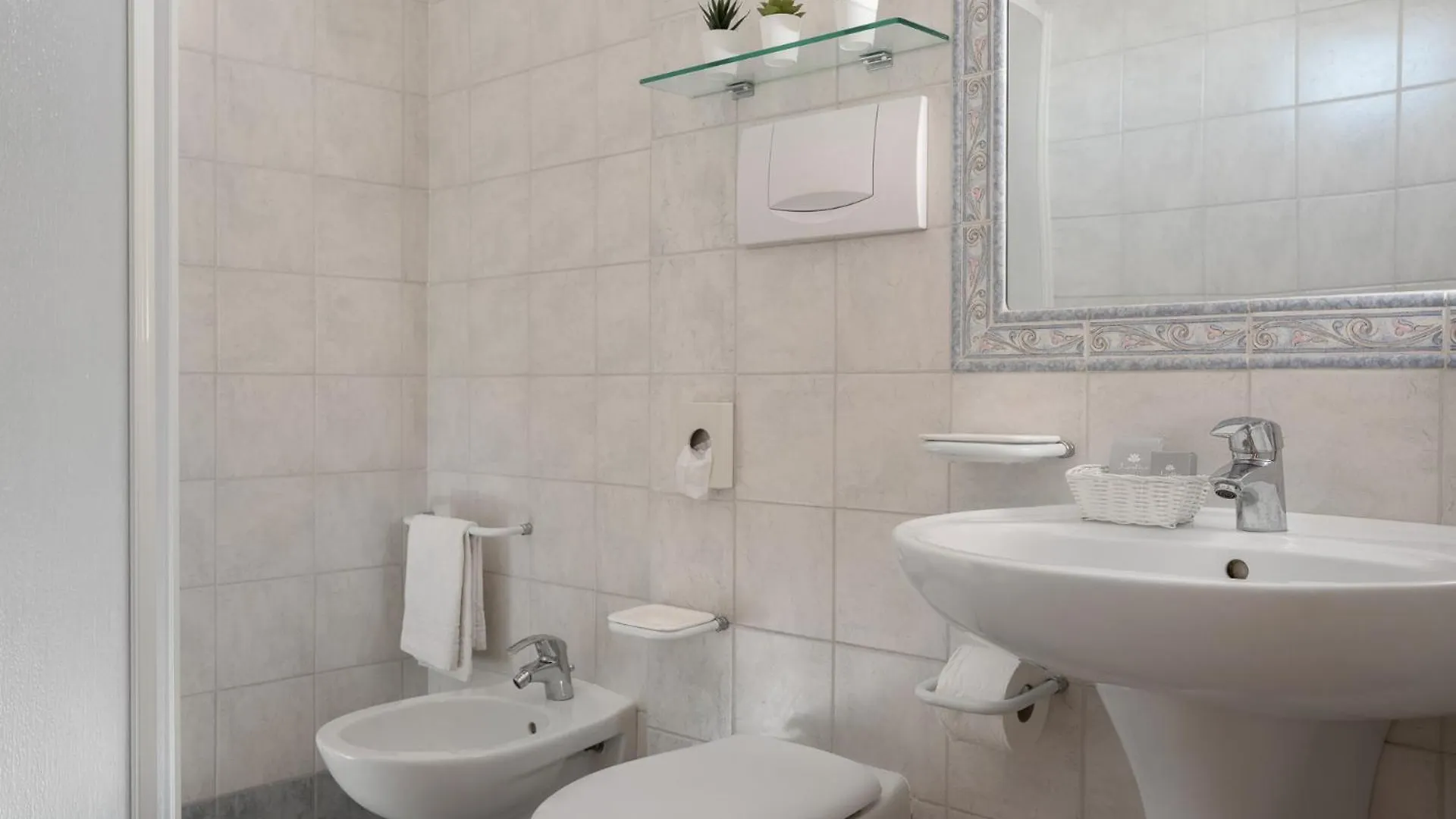 Hotel Rondinella E Viola Rimini 3*,