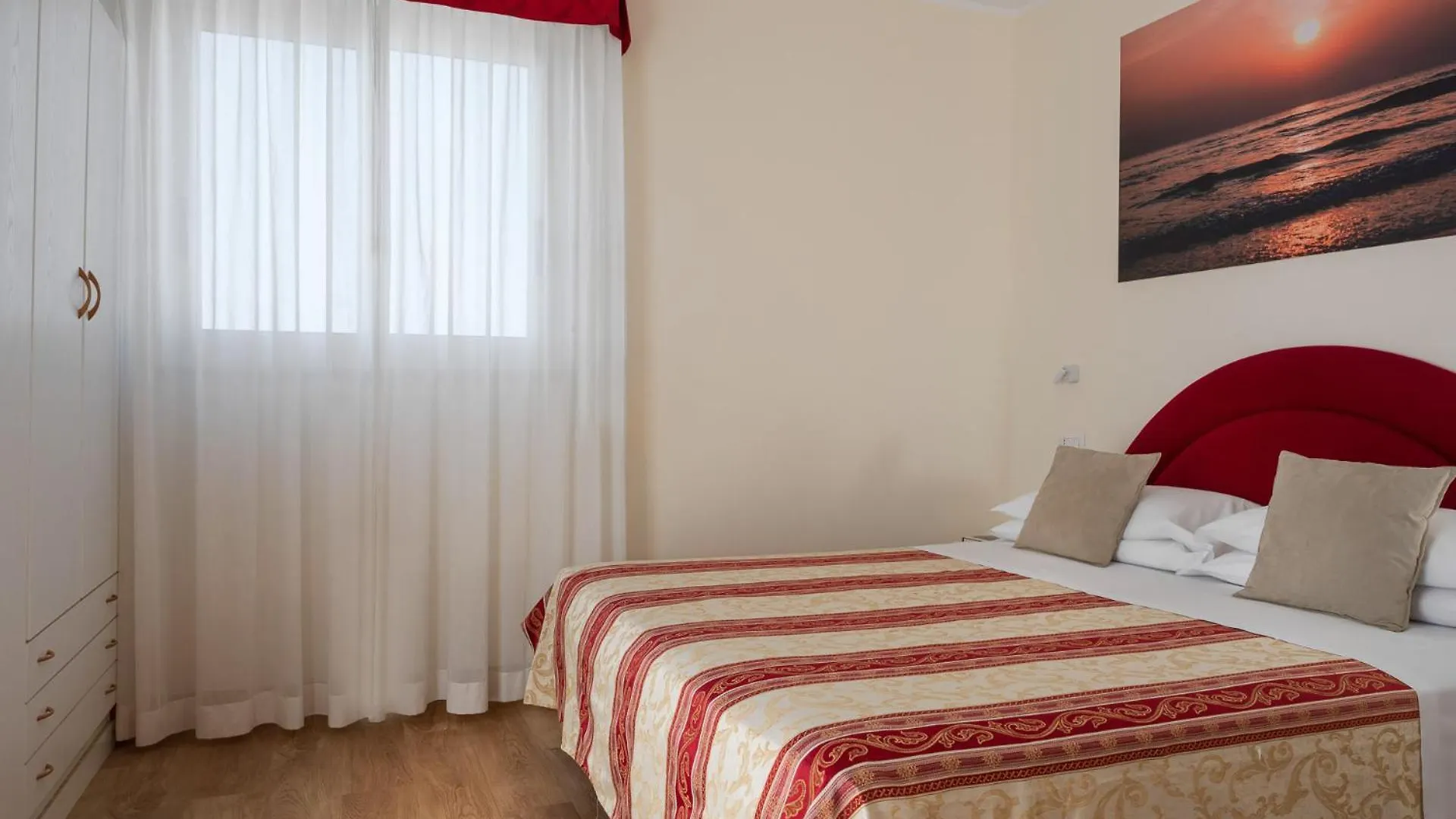 Hotel Rondinella E Viola Rimini 3*,